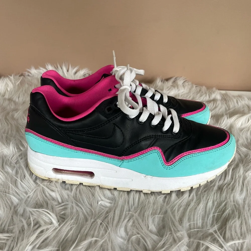 {Nike} Air Max Sneaker South Beach Edition - Size Youth 7
